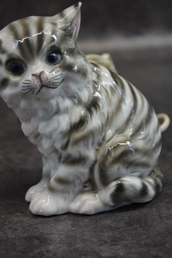 Антикварная скульптура-светильник «Котёнок»