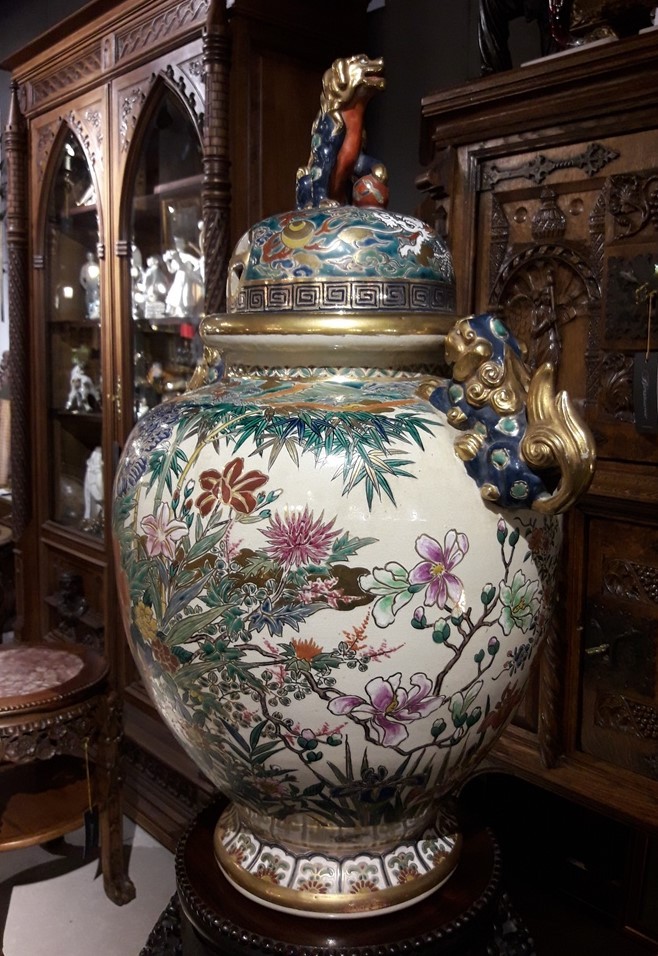 Antique Satsuma porcelain urn