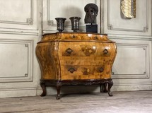 Antique chest of drawers