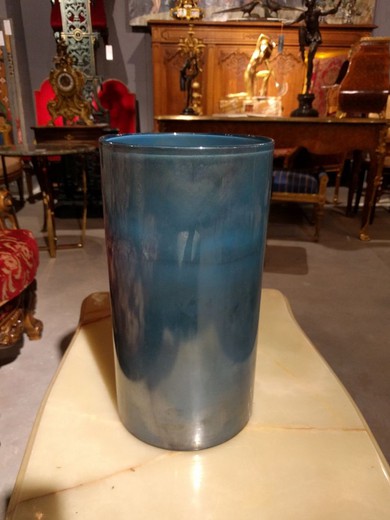 Цилиндрическая ваза из стекла