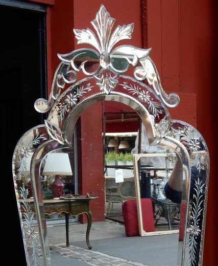 старинное  венецианское зеркало в стиле арт-деко