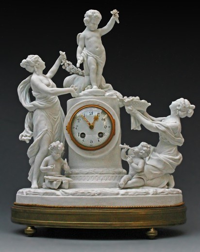 антикварные часы из бисквитного фарфора в стиле людовик 15