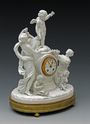 антикварные каминные часы бисквитного фарфора в стиле людовик 15