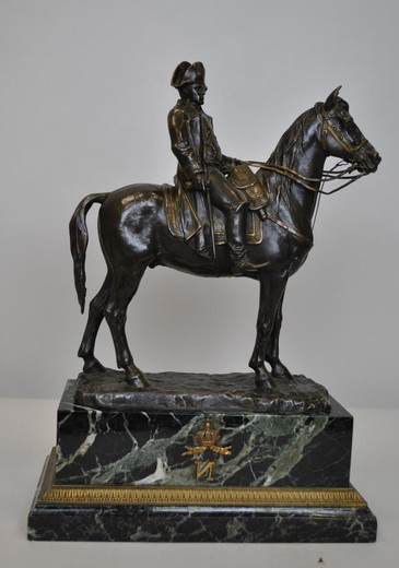антикварная скульптура наполеон бонапарт на коне из бронзы