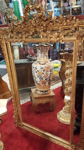 антикварное зеркало в стиле людовик 16 из золоченого дерева