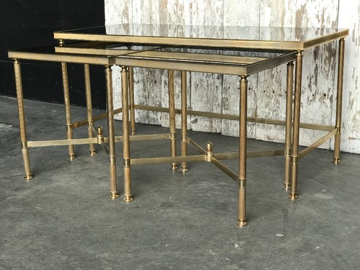 антикварный сет из трех кофейных столиков из латуни