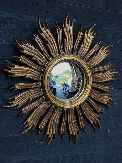 старинное зеркало из золоченого дерева солнце