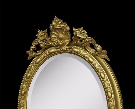 редкие антикварные большие овальные зеркала. декор интерьера, зеркала для интерьера, старинные зеркала в интерьере, парные золоченые зеркала в интерьере, пара антикварных интерьерных зеркал в золоченых рамах, зеркала в дизайне интерьера, большие старинные