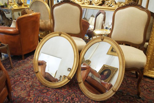 антикварные парные зеркала овальной формы, старинные парные зеркала из золоченой бронзы, парные старые зеркала из золоченой бронзы, старинные зеркала из золоченой бронзы, антикварное стекло, старинные зеркала в интерьере, дизайн интерьера, антиквариат в и
