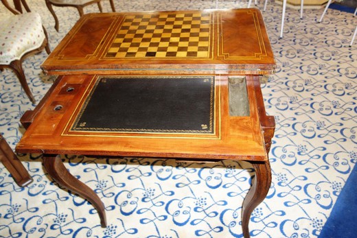 Antique Chess Table in Lui XV style