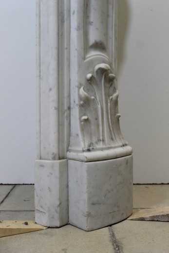 Антикварный каминный портал в стиле Людовика XV