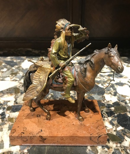 Антикварная скульптура «Индеец-охотник»