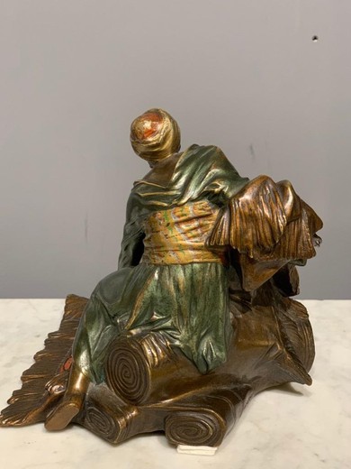 Антикварная скульптура «Торговец коврами»