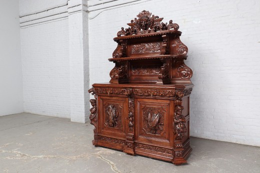 Antique hunting style server