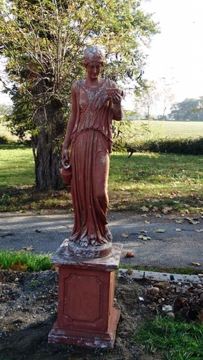 Антикварная садовая скульптура