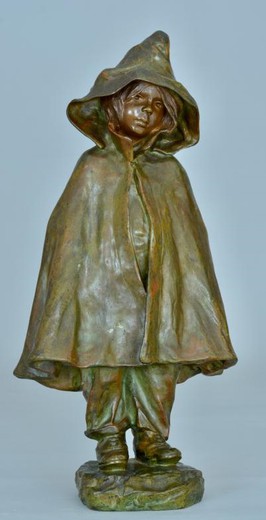 Антикварная скульптура "Девочка под дождем"