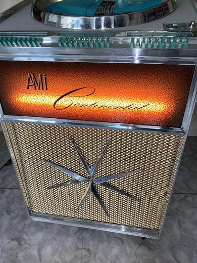 Антикварный музыкальный аппарат AMI - «Continental»