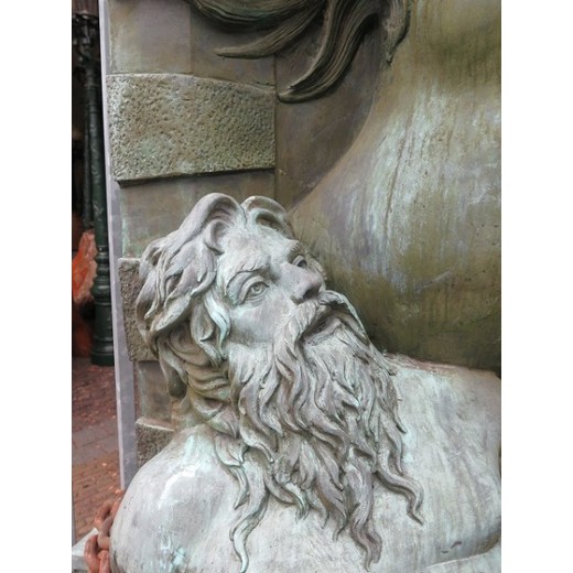 Антикварный садовый фонтан "Посейдон"