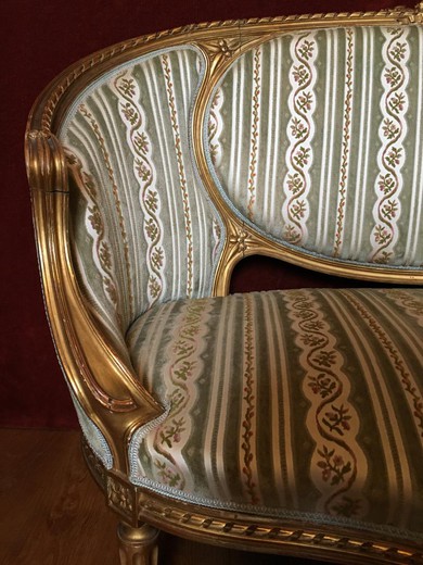 старинные предметы из дерева с золочением, антикварный мебельный гарнитур в стиле людовика XVI, старинный диван и кресла из дерева с золочением, антикварные диван и кресла XIX века, старинные кресла и диван в стиле людовика XVI, антикварный диван луи XVI