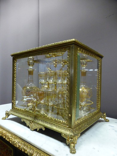 антикварная галерея редких наборов предметов декора и интерьера 19 века