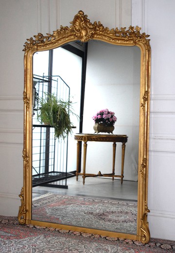 старинное зеркало с золочением, старинное золоченое зеркало, антикварные золочене зеркала рококо, старинные зеркала из дерева с золочением, золоченые зеркала