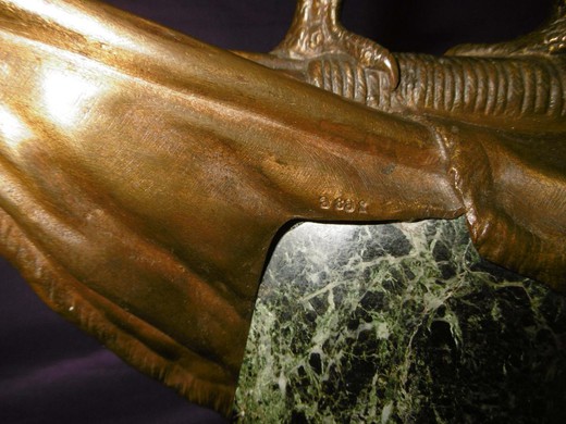 старинная бронзовая скульптура петуха с мрамором луис карвин