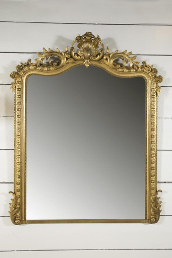антикварное зеркало в стиле людовик 15 в раме из золоченого дерева