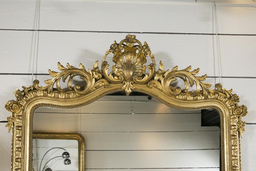 старинное зеркало в стиле людовик 15 в раме из золоченого дерева