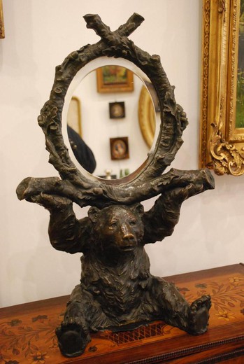 антикварная скульптура медвежонок с зеркалом из бронзы