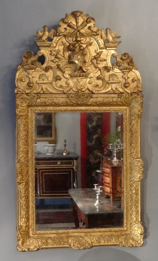 антикварное зеркало в раме из золоченого дерева 18 века в стиле людовик 14