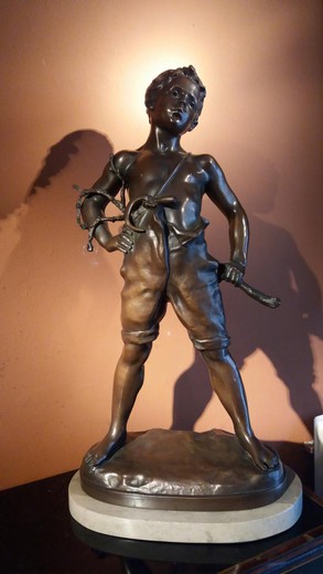 антикварная скульптура сборщик винограда из металла