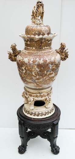 антикварная ваза сацума японская керамика с золочением на деревянном основании