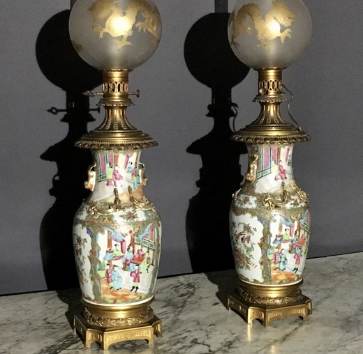 старинные парные настольные лампы в восточном стиле из бронзы и фарфора 19 века