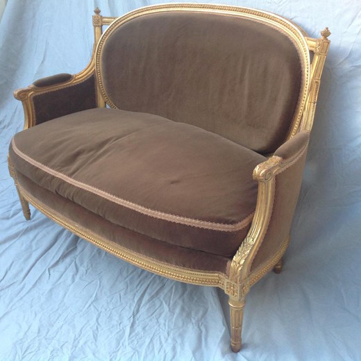 антикварный салонный гарнитур в стиле людовика XVI, старинный диван и два кресла в стиле людовика XVI, диван и пара кресел в стиле людовика XVI, анткиварный диван и парные кресла из дерева с золочением, стиль людовик XVI