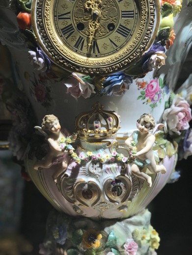 Антикварные фарфоровые часы