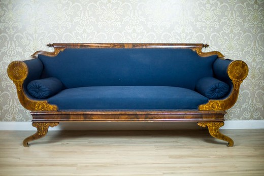 Антикварный диван в стиле бидермайер