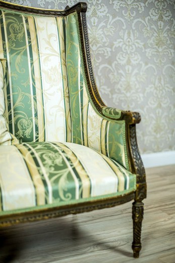 Антикварный диван в стиле Людовика XVI