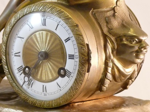 Антикварные часы с касолетами