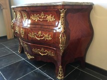 Antique chest of drawers