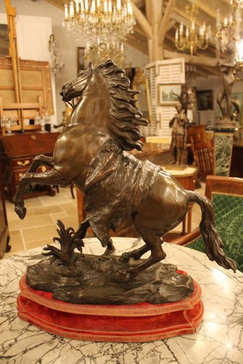 Антикварная скульптура «Конь Марли»