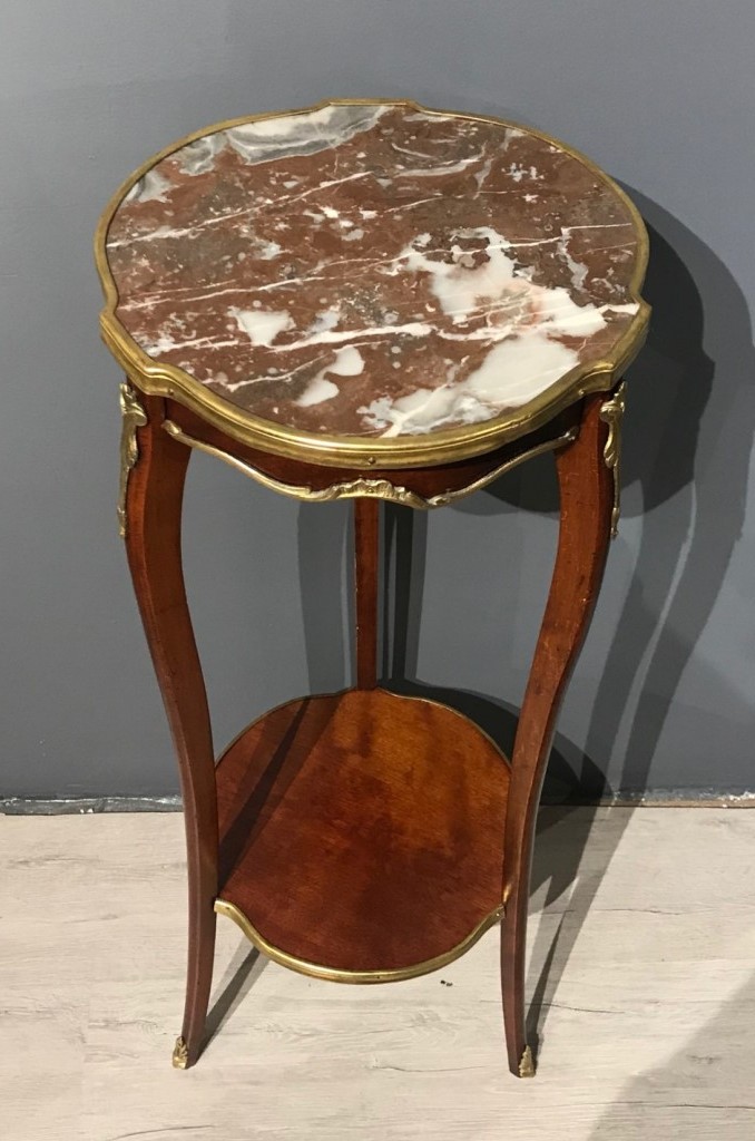 Pedestal antique table