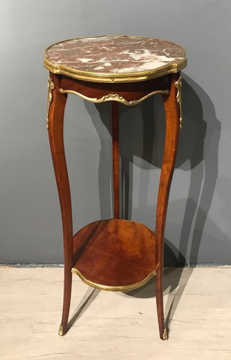 Pedestal antique table
