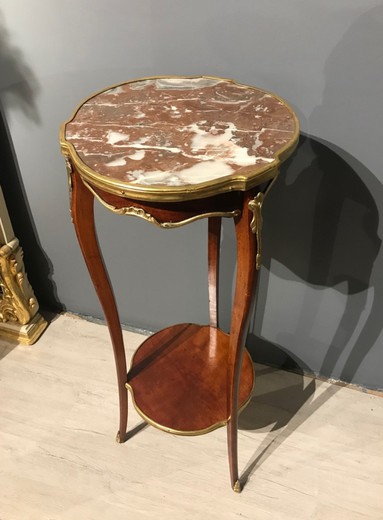 Pedestal antique table