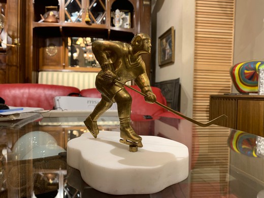 Sculptural composition " hockey Player»