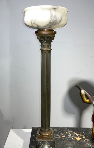 Антикварная лампа «Трубадур и леди»