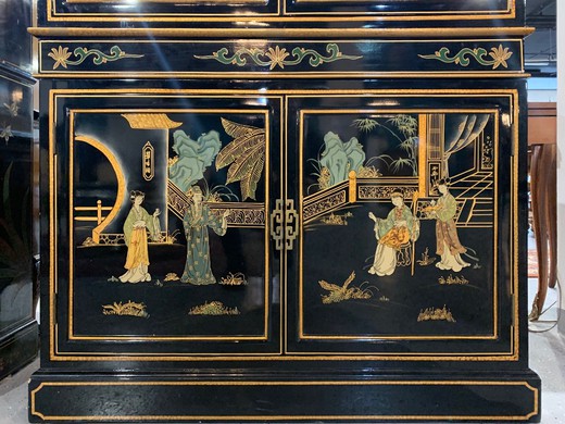 Antique Chinese style display showcase