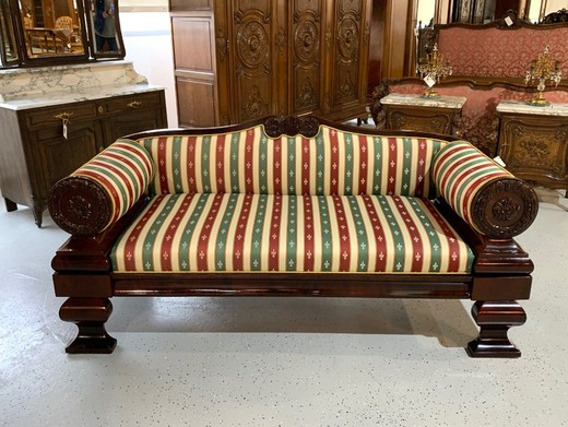 Антикварный диван в стиле Бидермайер
