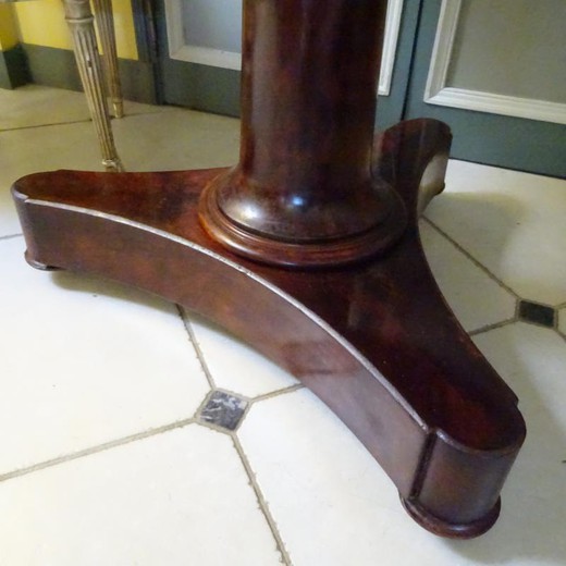 Antique Geridon table