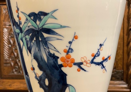Фарфоровая ваза "Бамбук и сакура"