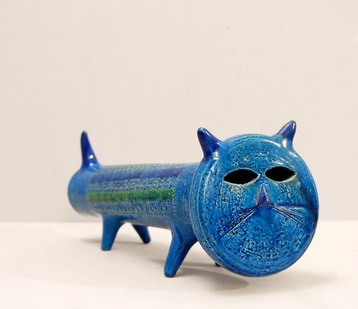 Скульптура "Голубой кот"